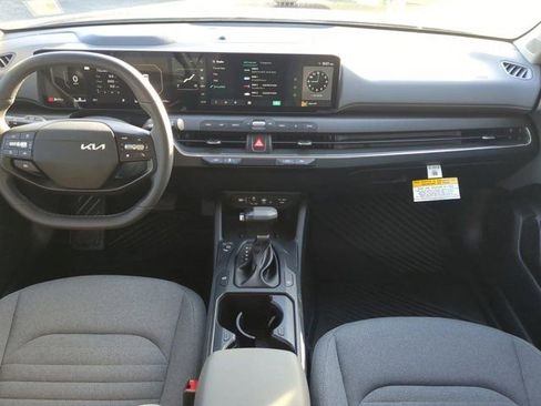 Used 2025 Kia K4 EX image 14