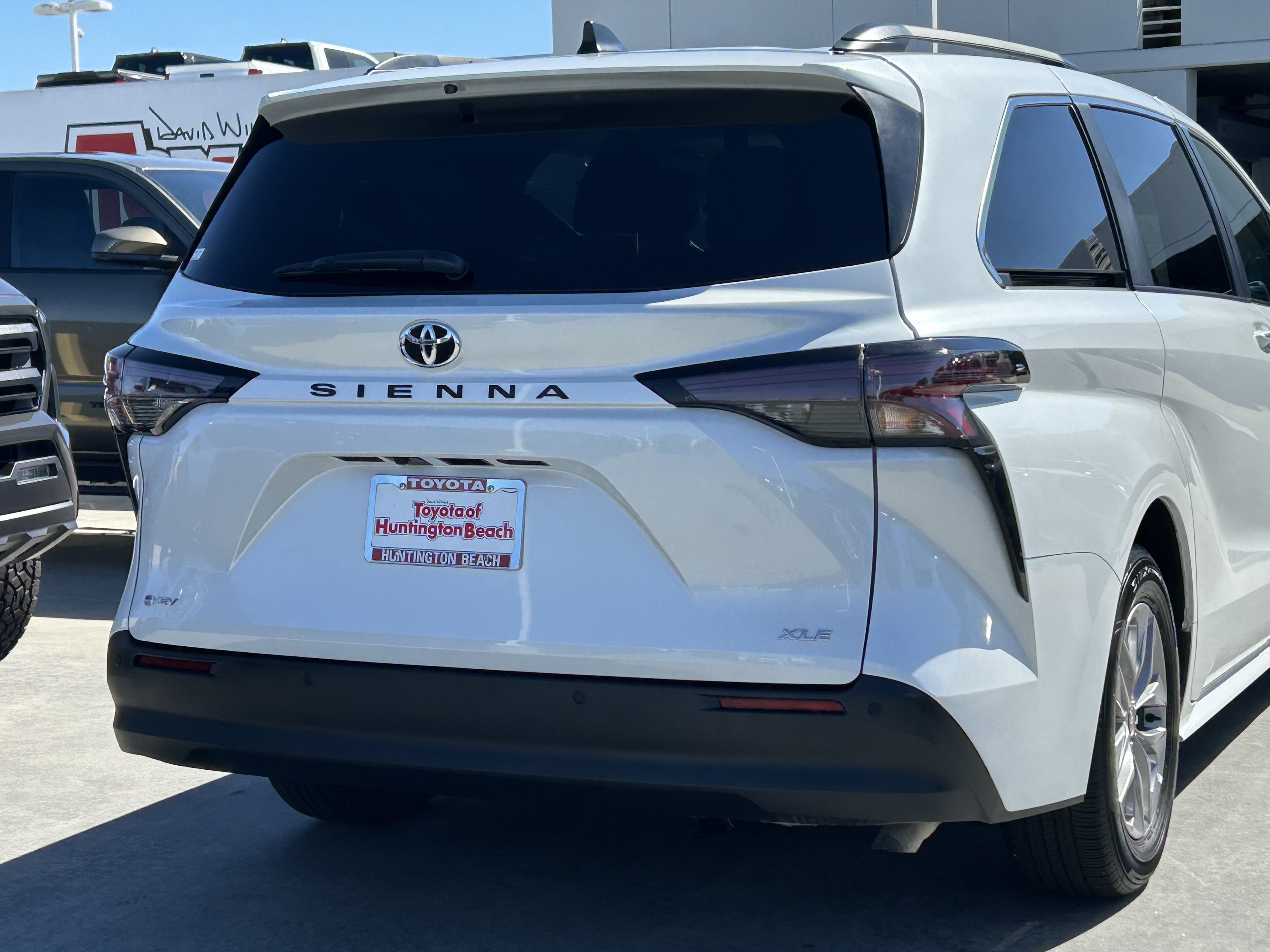 Certified 2026 Toyota Sienna XLE FWD image 4