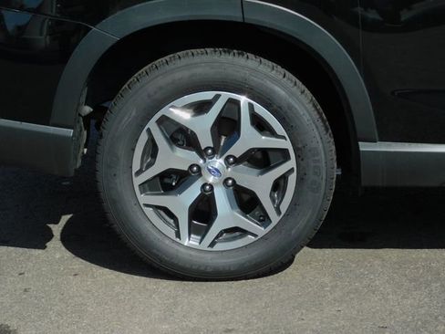 Used 2023 Subaru Forester Premium image 11