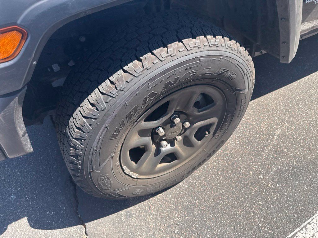 Used 2019 Jeep Wrangler Sport AWD/4WD image 4