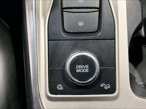 Used 2022 Ford Explorer XLT w/ XLT Sport Appearance Package image 16