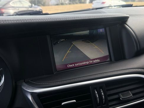 Used 2017 INFINITI QX30 image 39