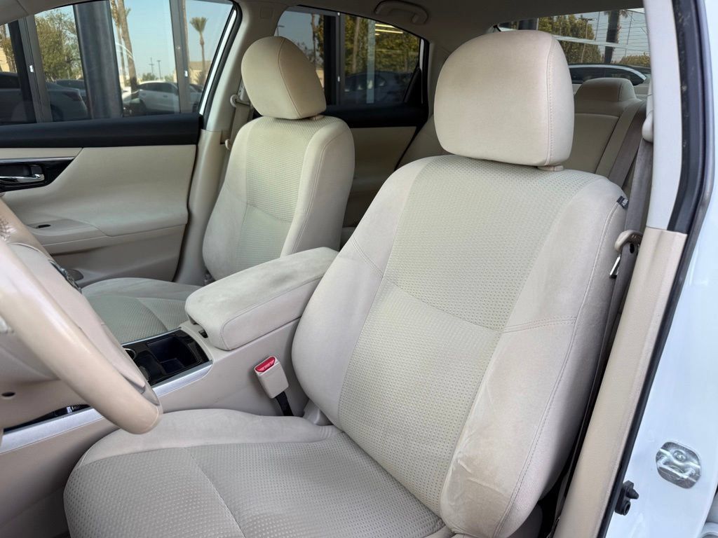 Used 2014 Nissan Altima 2.5 SV FWD image 10