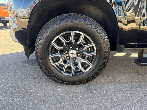 Used 2024 Chevrolet Colorado Z71 w/ Z71 Convenience Package 2 image 26