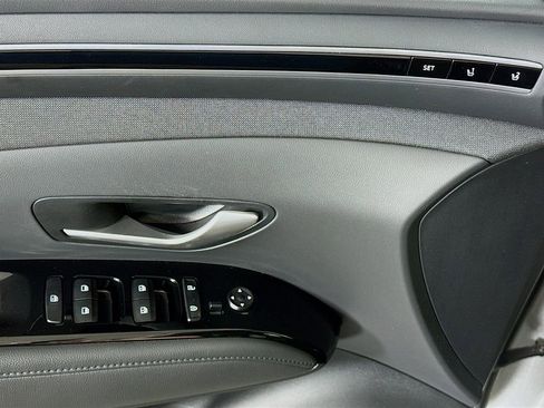 Certified 2024 Hyundai Tucson Limited AWD/4WD image 25