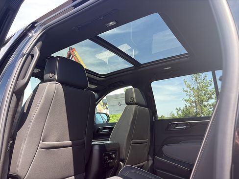New 2026 Chevrolet Suburban Premier AWD/4WD image 16