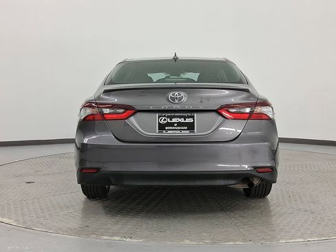Used 2021 Toyota Camry LE image 10