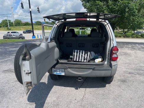 Used 2005 Jeep Liberty Sport AWD/4WD image 12