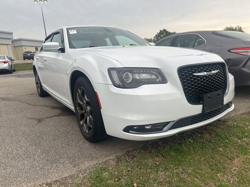 Used 2017 Chrysler 300 S image 2