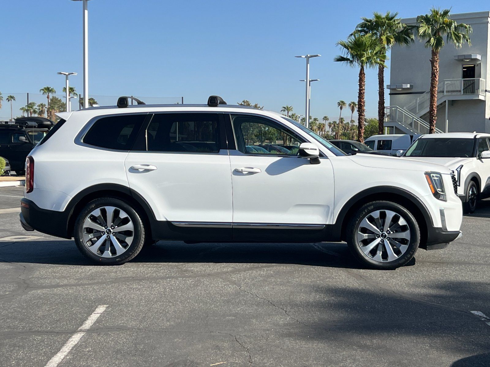 Used 2020 Kia Telluride EX w/ EX Premium Package FWD image 2