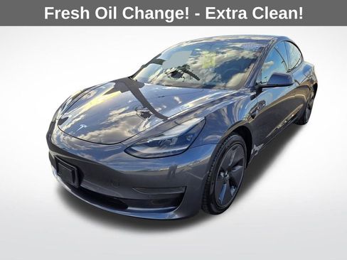 Used 2021 Tesla Model 3 Standard Range Plus image 3
