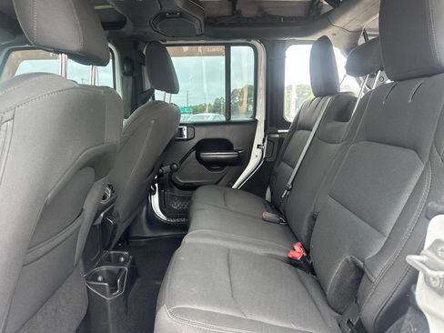 Used 2018 Jeep Wrangler Unlimited Sport AWD/4WD image 11