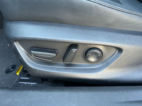 Used 2025 Toyota Camry SE image 16