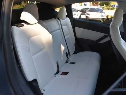 Used 2021 Tesla Model Y Long Range image 27