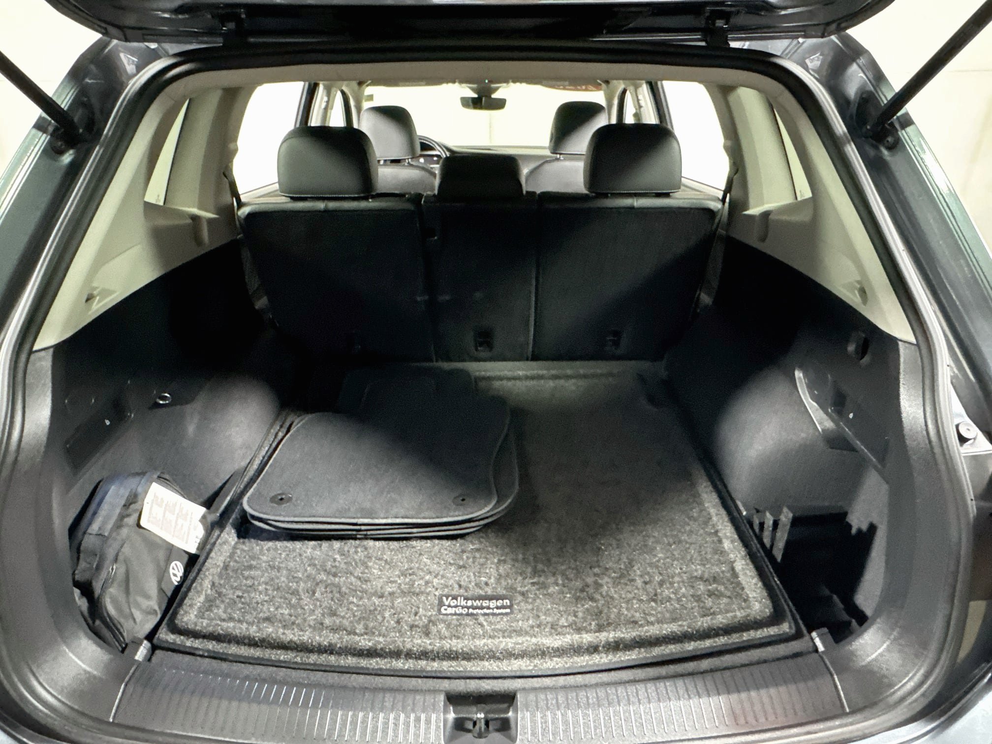Used 2023 Volkswagen Tiguan SE w/ Panoramic Sunroof Package AWD/4WD image 26