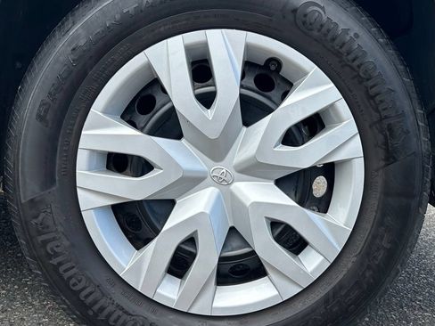 Certified 2022 Toyota Corolla Cross L AWD/4WD image 27