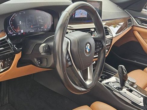 Used 2020 BMW 530i w/ Premium Package RWD image 9