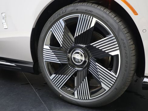 New 2026 Rolls-Royce Spectre image 14