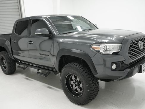 Used 2020 Toyota Tacoma TRD Off-Road image 3