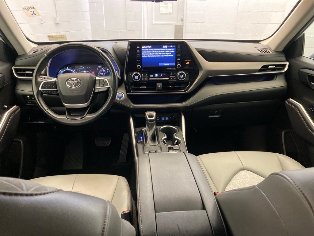 Used 2022 Toyota Highlander Bronze Edition AWD/4WD image 12