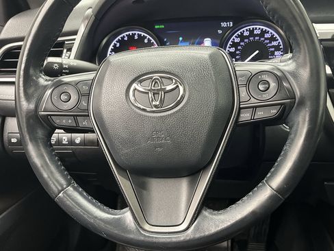 Used 2021 Toyota Camry SE w/ Cold Weather Package image 14