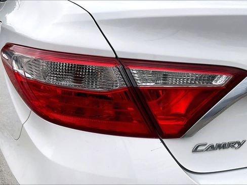 Used 2017 Toyota Camry LE FWD image 28