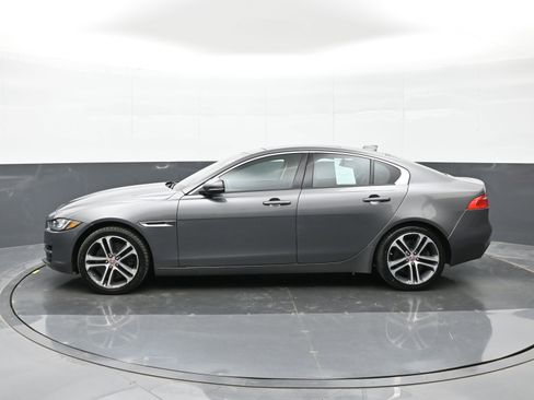 Used 2017 Jaguar XE Premium AWD/4WD image 9