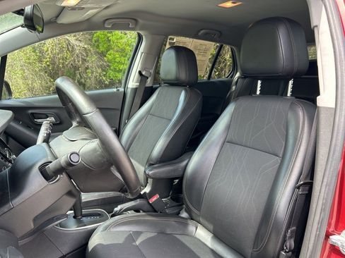 Used 2021 Chevrolet Trax LT w/ Sport Edition image 19