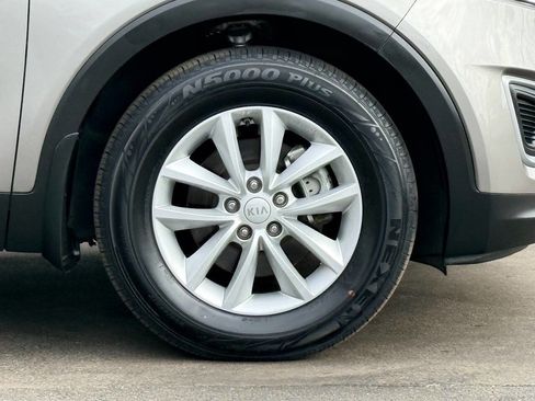 Used 2018 Kia Sorento FWD image 13