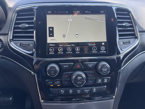 Used 2022 Jeep Grand Cherokee Limited AWD/4WD image 12
