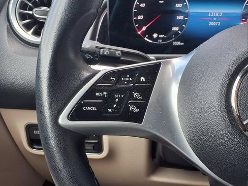 Used 2025 Mercedes-Benz GLB 250 w/ Exclusive Package image 22