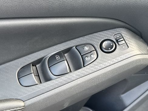 Used 2025 Nissan Altima 2.5 SV FWD image 22