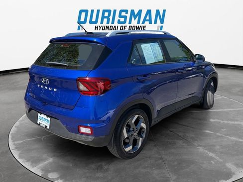 Used 2023 Hyundai Venue Limited image 6