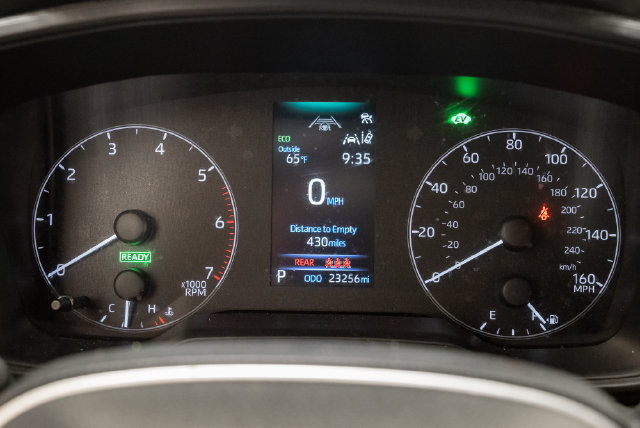 Used 2024 Toyota Corolla SE w/ Convenience Package FWD image 13