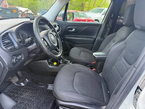 Used 2017 Jeep Renegade Altitude AWD/4WD image 9