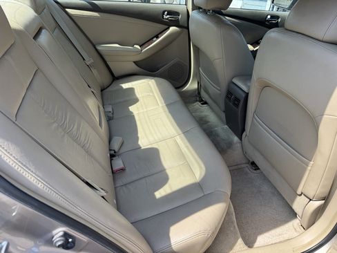 Used 2011 Nissan Altima 2.5 SL w/ Technology Pkg FWD image 14