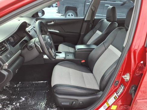 Used 2014 Toyota Camry L image 4