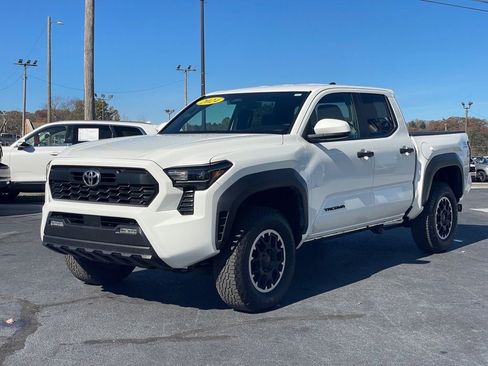 Used 2024 Toyota Tacoma TRD Off-Road image 3