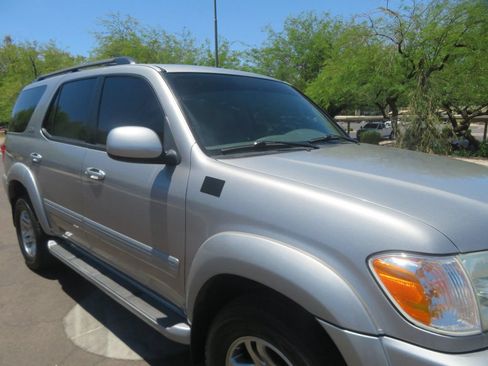 Used 2006 Toyota Sequoia SR5 AWD/4WD image 9