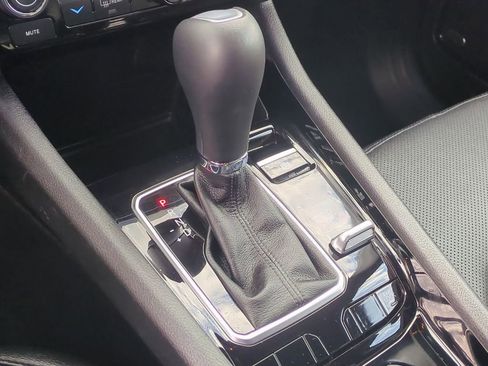 Used 2024 Jeep Compass Limited w/ Elite Group image 18