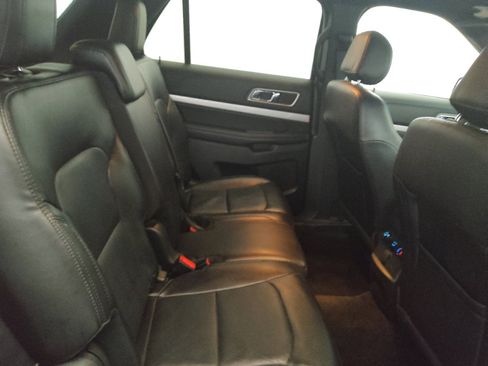 Used 2016 Ford Explorer XLT w/ Equipment Group 202A AWD/4WD image 19