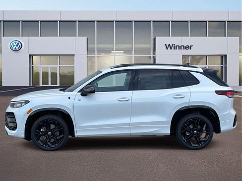 New 2026 Volkswagen Tiguan SE R-Line image 2