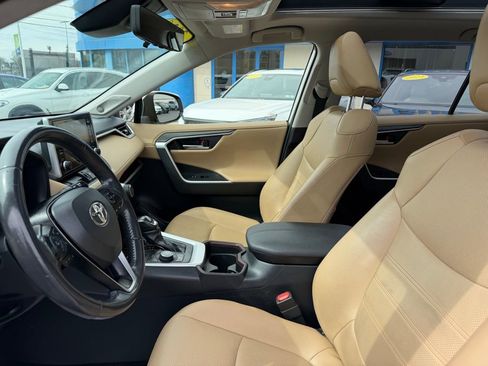 Used 2020 Toyota RAV4 Limited image 12