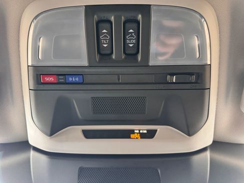 Used 2025 Subaru Crosstrek 2.0i Premium image 32