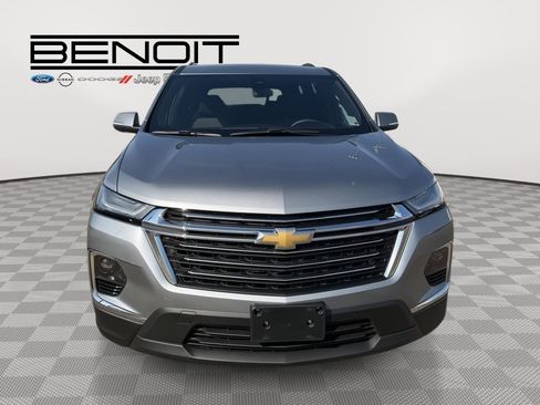 Used 2023 Chevrolet Traverse LT FWD image 2
