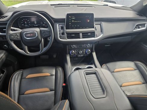 Used 2024 GMC Yukon AT4 w/ Technology Package AWD/4WD image 17