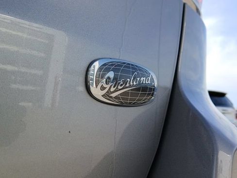 Used 2021 Jeep Grand Cherokee Overland AWD/4WD image 12