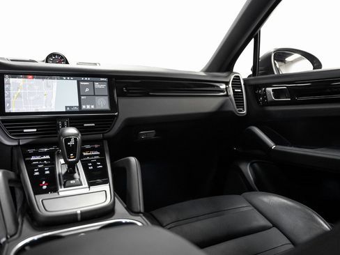 Used 2021 Porsche Cayenne Coupe image 37