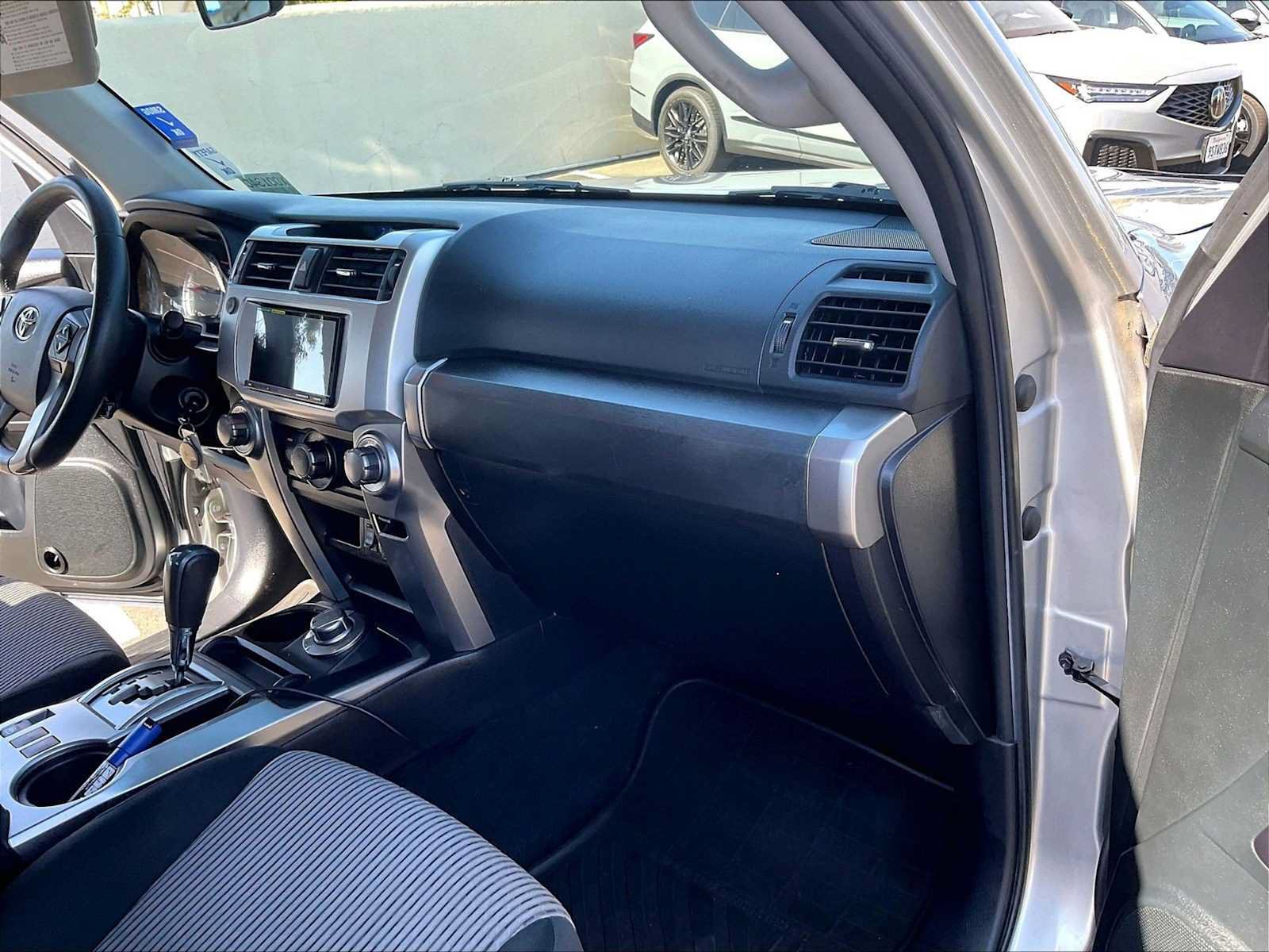 Used 2016 Toyota 4Runner SR5 AWD/4WD image 19