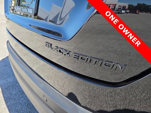 Used 2025 Honda Pilot Black Edition image 8